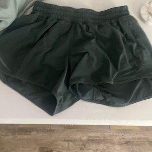 Lululemon women shorts 4 inch